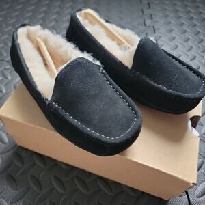 UGG Kids 13 Ascot in Black NIB